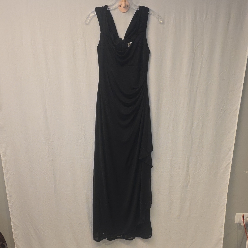Sophisticated And Gorgeous Black Maxi Dress
